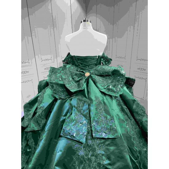 Mumuleo Luxury Emerald Green Satin Quinceañera Dress | Off Shoulder Beaded Lace Ball Gown with Big Bow & Long Train