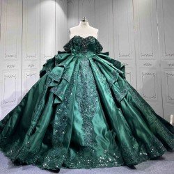 Mumuleo Luxury Emerald Green Satin Quinceañera Dress | Off Shoulder Beaded Lace Ball Gown with Big Bow & Long Train