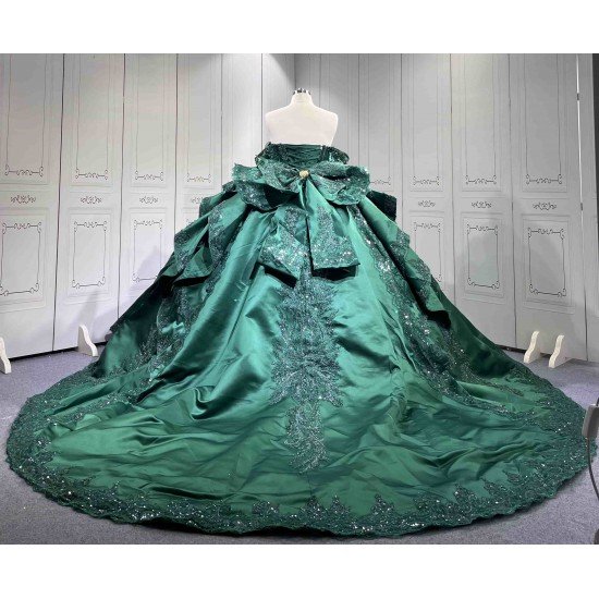 Mumuleo Luxury Emerald Green Satin Quinceañera Dress | Off Shoulder Beaded Lace Ball Gown with Big Bow & Long Train