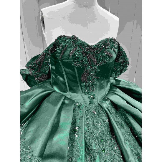 Mumuleo Luxury Emerald Green Satin Quinceañera Dress | Off Shoulder Beaded Lace Ball Gown with Big Bow & Long Train